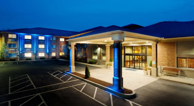Holiday Inn Express & Suites Smithfield - Providence, Rezerwuj Hotel Hotele w New England z basenem, Basen
