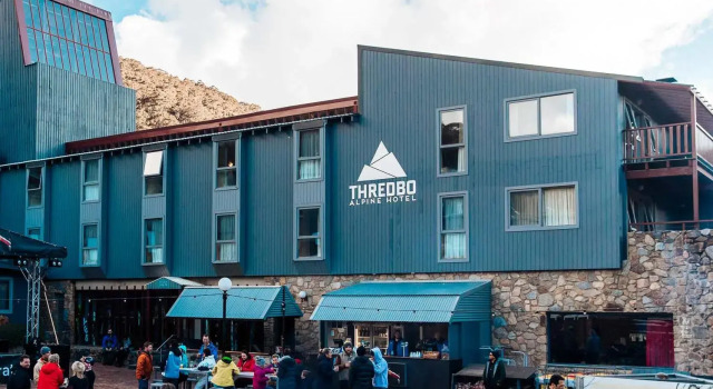 Кровать в общем номере Thredbo Alpine Hotel