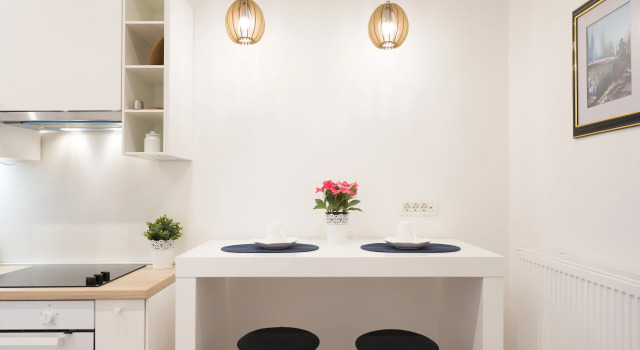 Bright and Spacious Apartment in the City Center!