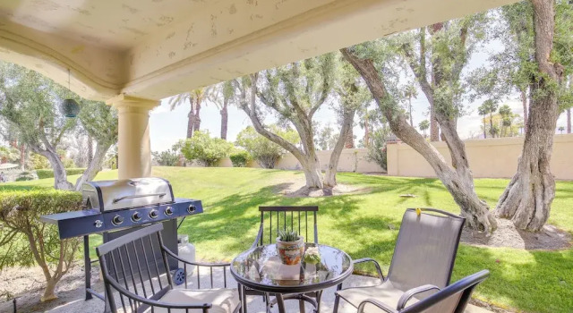 Апартаменты Steps to Community Pool & Spa: Palm Desert Condo!