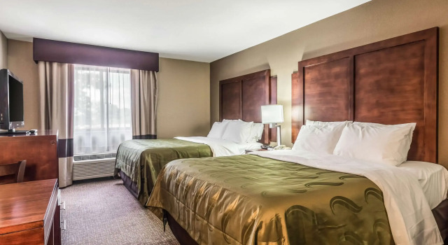 Четырёхместный люкс Quality Inn & Suites Salem near I-57