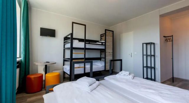 Трёхместный номер a&o München Laim