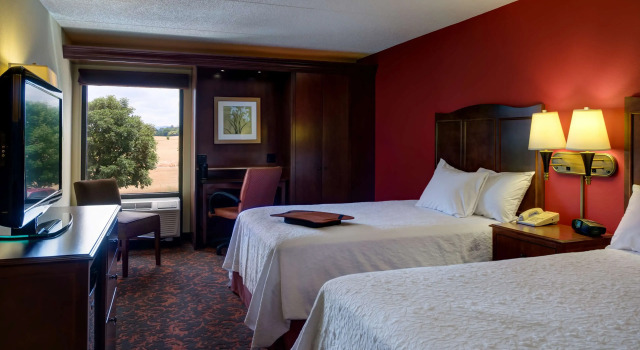 Hampton Inn Chambersburg, Забронировать Отель Чемберсберг Пенсильвания