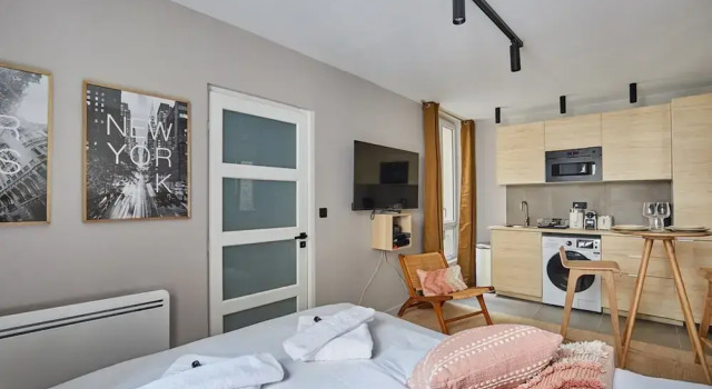 Superb & New Studio Eiffel Tower, Забронировать Апартаменты/квартира Отели Парижа с парковкой, рядом с Свято-Троицкий собор и Русский православный духовно-культурный центр, Парковка