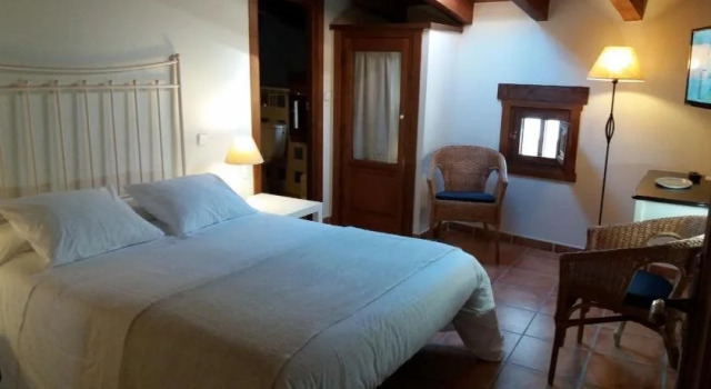 Hostal Rural Luna y Hostal Rural Lunaposada, Забронировать Отель Канделеда 