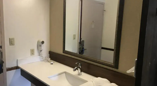 Двухместный номер Standard с балконом Sunrise Inn Hershey