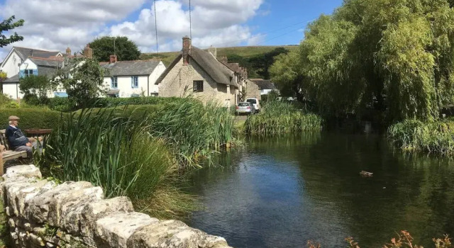 Idyllic Riverside Cottage in Dorset, Book Feriehus Weymouth 