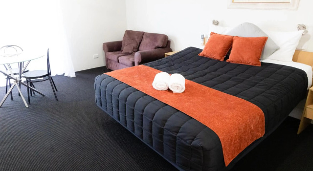 Aston Hill Motor Lodge, Забронировать Мини-отель Отели Порт-Маккуори с бассейном, рядом с Здание суда Порт-Маккуори, Бассейн