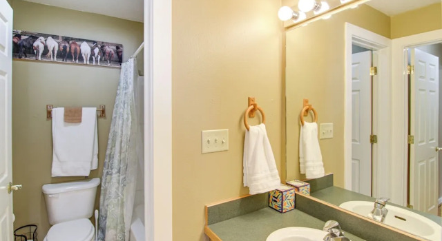 Апартаменты First-floor Big Sky Condo With Hot Tub!