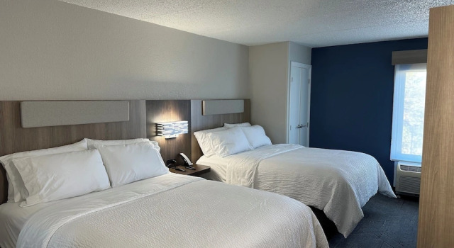 Четырёхместный номер Standard Holiday Inn Express & Suites Eden Prairie - Minneapolis by IHG