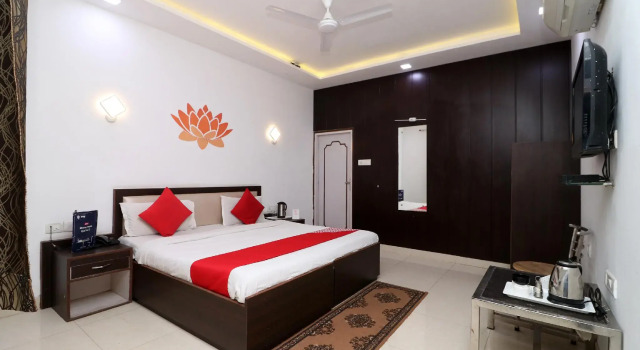 OYO 36085 Hotel Apollo Agra