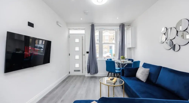 Апартаменты London Luxury Ground Floor Apartment