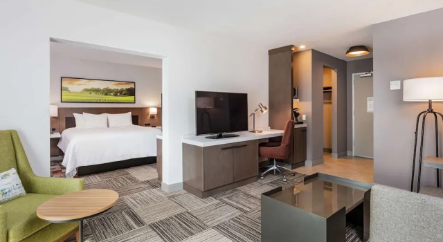 Люкс c 1 комнатой Hilton Garden Inn Davis Downtown