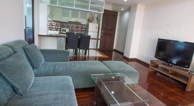 Le Vanvarothai Saladaeng Residence