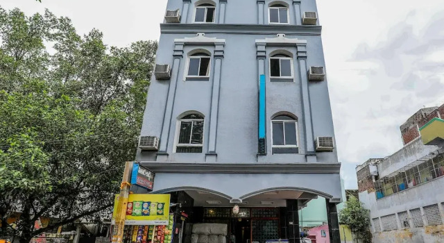 Oyo 12680 Hotel Sitara Grand, Rezerwuj Hotel Hotele w Andhra Pradesh z parkingiem, Parking