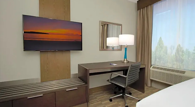 Четырёхместный люкс Holiday Inn Express & Suites - Lake Charles South Casino Area by IHG