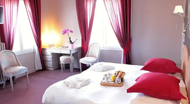 Трёхместный номер Standard Grand Hotel de Courtoisville