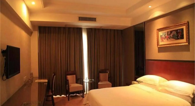 Vienna Hotel (Luofu Mountain Scenic Area High-Speed Rail Station Branch), Boek Hotel Hotels in Guangdong met parkeren, Parkeren