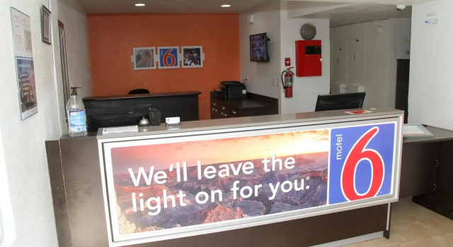 Motel 6 Lufkin, TX, Book Motel Hoteller i Lufkin med parkering, Parkering