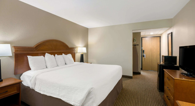 Двухместный номер Standard Revel Hotel Minot - SureStay Collection by Best Western