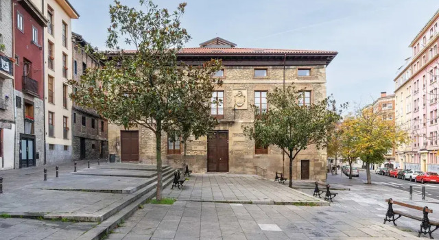 Limehome Vitoria Palacio Álava-Velasco