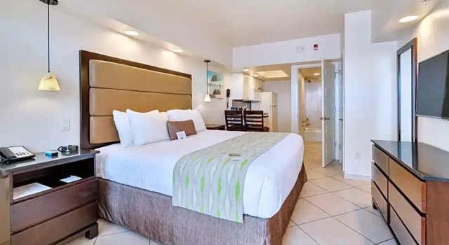 Двухместный номер Standard с видом на бассейн Best Western Plus Beach Resort