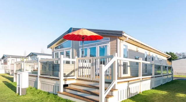 Номер Standard Lakeside Gem with Hot Tub