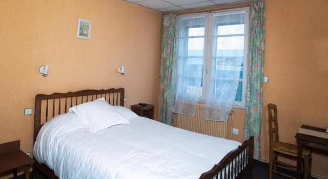 Номер Standard Logis Hotel Restaurant Le Commerce