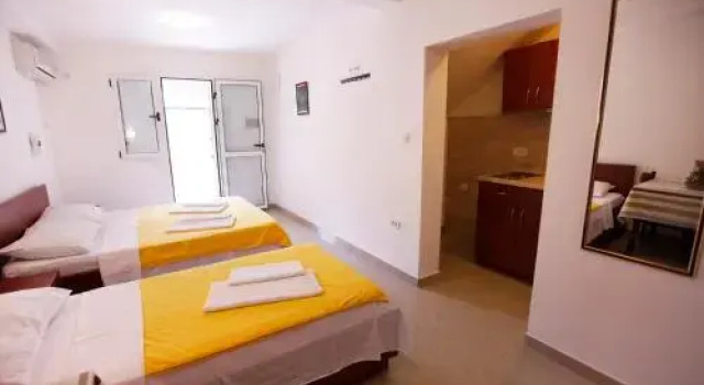 Apartments Baron, Забронировать Апартаменты/квартира Отели Свети-Стефан с парковкой, рядом с частный пляж Свети Стефан, Парковка