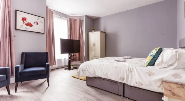 North Central London House/ Sleeps8/garden/wifi, Забронировать Отель Бизнес-отели Англии, 4* 5*