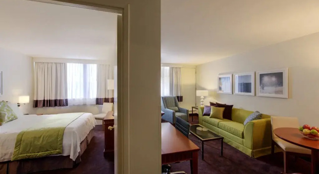 Hotel 2170 Lincoln Downtown Montreal, Rezerwuj Hotel Hotele w Montreal z basenem, w pobliżu Beaver Lake, Basen