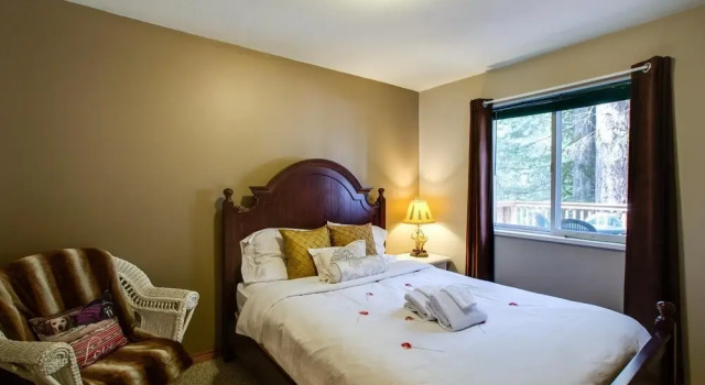 78sl - Hot Tub - Wifi - Bbq - Pets Ok - Sleeps 8 3 Bedroom Home, Buchen Sie Ferienhaus Villen in Glacier, Villa