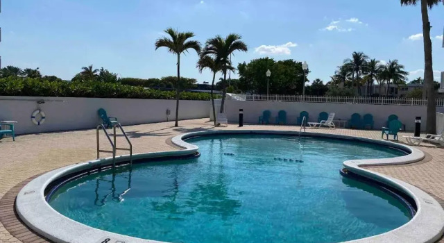 Студия Studio right on the beach at Lauderdale By The Sea
