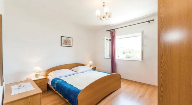 Nice Home in Kustici With Wifi and 3 Bedrooms, Boek Hotel Kustici Pag