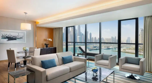 Двухместный люкс Executive с балконом и с видом на море Hilton Dubai Palm Jumeirah