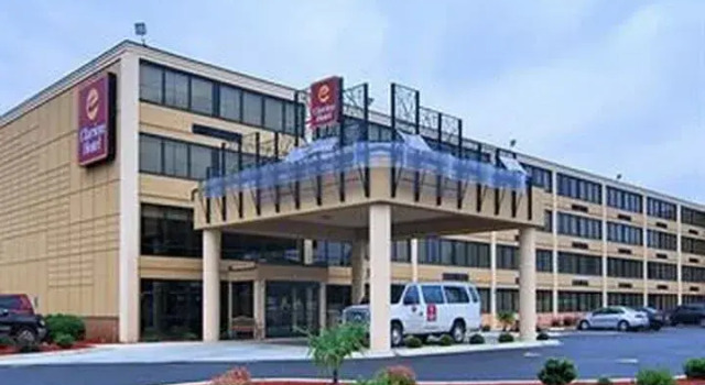 Кровать в общем номере Red Lion Hotel Charlotte