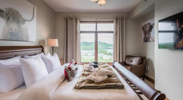 Altitude Tremblant - Ski In Ski Out 3 BDR Luxury Vacation Condo, Pool and Hot Tub 170-9, Rezervasyon Otel Mont-Tremblant Village 