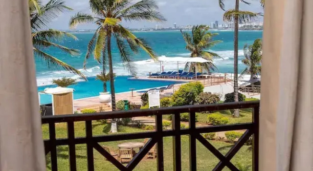 Двухместный люкс с балконом и с видом на океан Отель Golden Tulip Dar Es Salaam