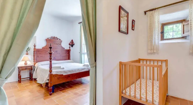 Villa With 4 Bedrooms in Illes Balears, With Private Pool, Enclosed Garden and Wifi Near the Beach, Rezerwuj Willa Hotele w Majorka z parkingiem, Parking