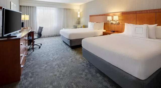 Четырёхместный номер Standard Courtyard by Marriott Cleveland Beachwood