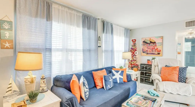 Port Charlotte Paradise w/ Private Outdoor Oasis!