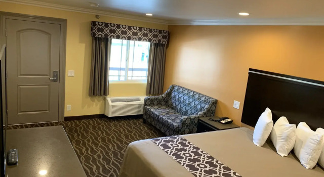 Industry Inn & Suites