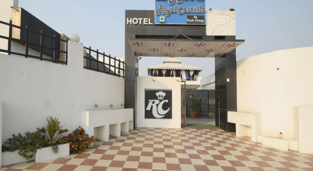 OYO 23196 Hotel Yash Meridion, Забронировать Отель Отели штата Раджастхана с парковкой, Парковка