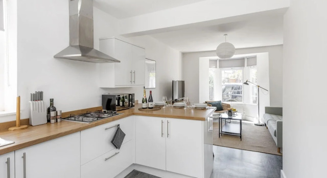 Апартаменты Luxury Stylish Apartment In Leafy Central Neighbourhood