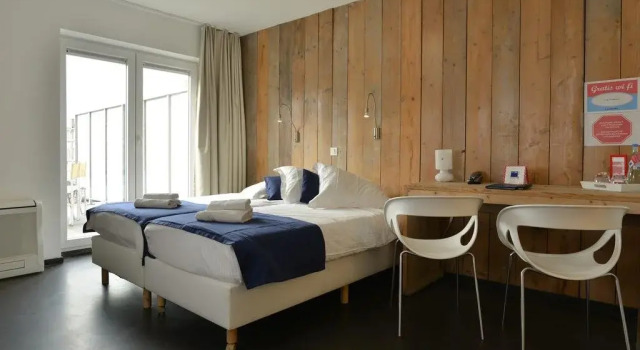 Hotel Aan Zee, Забронировать Отель Де Панбархат Westhoek, рядом с Пляж Де Панне