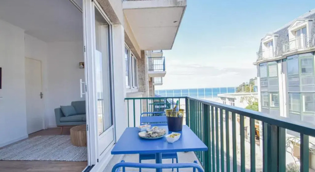 Апартаменты Appartement cosy 2 pers vue mer balcon hyper centre Dinard