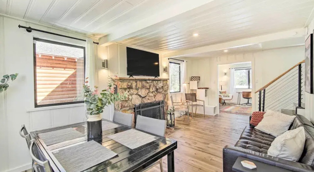 Коттедж < 1 Mi to Big Bear Lake: Cabin w/ Hot Tub