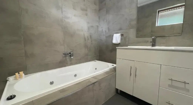 Люкс Deluxe Town & Country Motor Inn