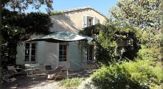 Les Trois Cyprès