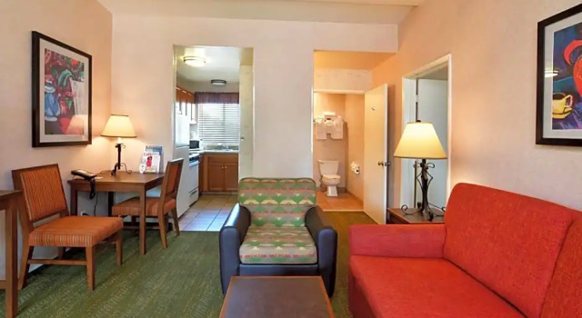 Четырёхместный люкс Lamplighter Inn & Suites at SDSU